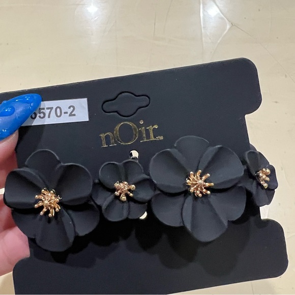 NWT nOir flower bracelet bundle - Picture 5 of 5